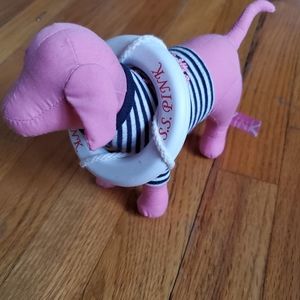 VS PINK NWT Collectable Port AU PINK Plush Dog